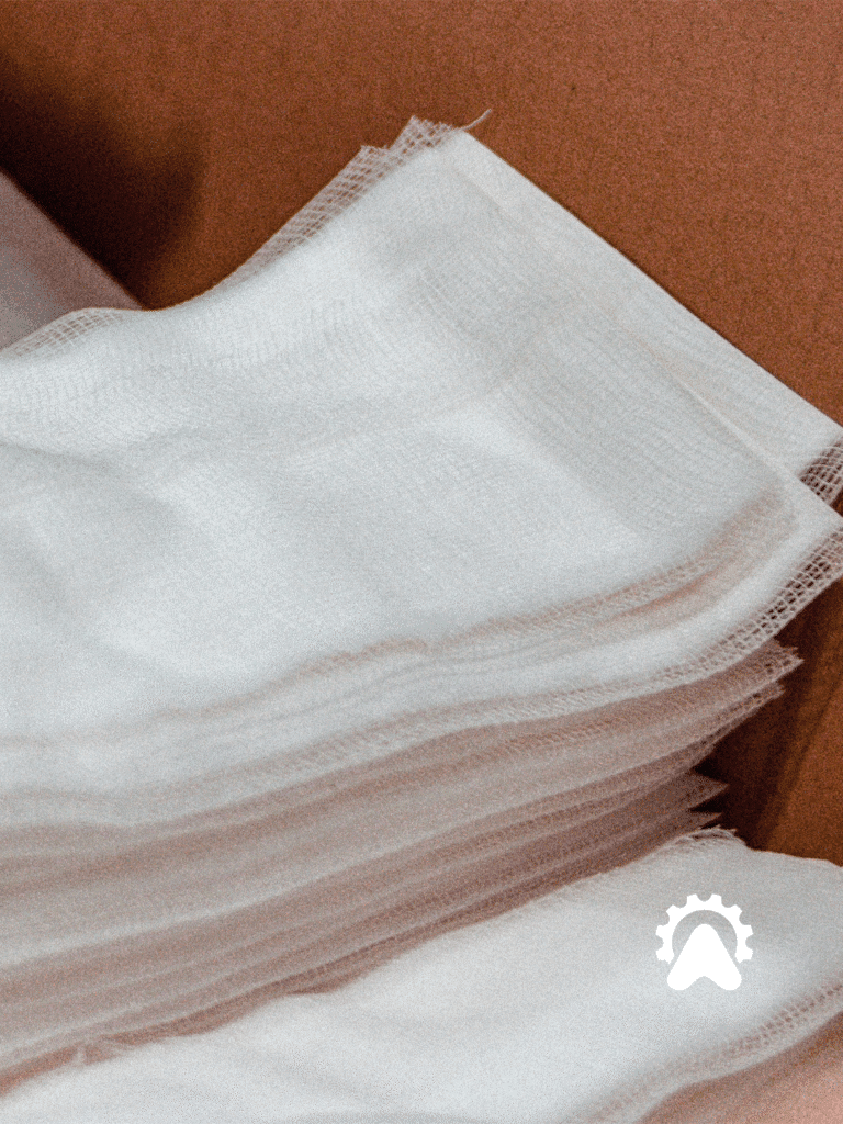 compressas algodonadas sendo fabricadas